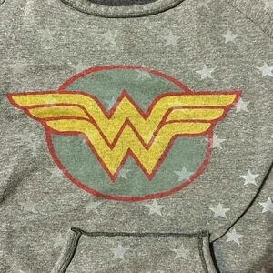 Vintage Wonder Woman DC Comics Six Flags Sweatshirt